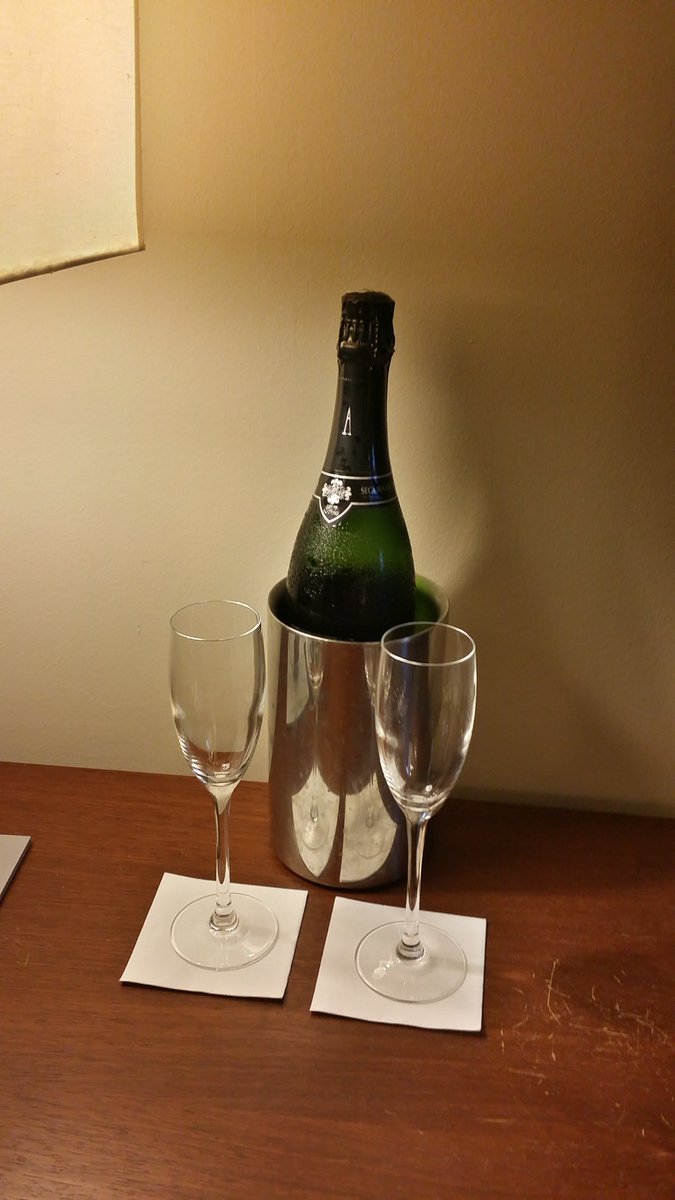 AAldaiturriaga's tweet image. ... y volver al hotel después de un paseo y encontrarse esto... #detallazo  de @PreciseRompido
Muchas gracias 👏