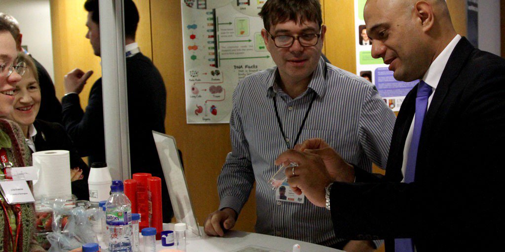 Jim Tucker (@jimtucker_group) on Twitter photo #Brum PhD students & <a href="/T_dafforn/">Tim dafforn</a> with <a href="/sajidjavid/">Sajid Javid</a> at #BIS demonstrate #DNA extraction experiment @bisgovuk <a href="/UOBengage/">UoB Public Engagement</a> #Brum PhD students & <a href="/T_dafforn/">Tim dafforn</a> with <a href="/sajidjavid/">Sajid Javid</a> at #BIS demonstrate #DNA extraction experiment @bisgovuk <a href="/UOBengage/">UoB Public Engagement</a>