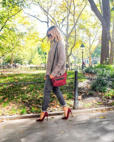 ShopPrimadonna's tweet photo. This nylon crossbody is perfect for gals on the go! https://t.co/CFzoJXBT8O https://t.co/5VILhl4hNY