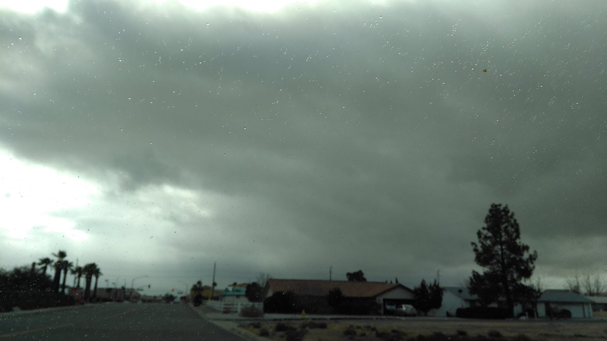 TimCallaghanHFH's tweet image. Another round of #storms heading in. @ABC7 #abc7eyewitness #darkclouds #thunder #wind #applevalley