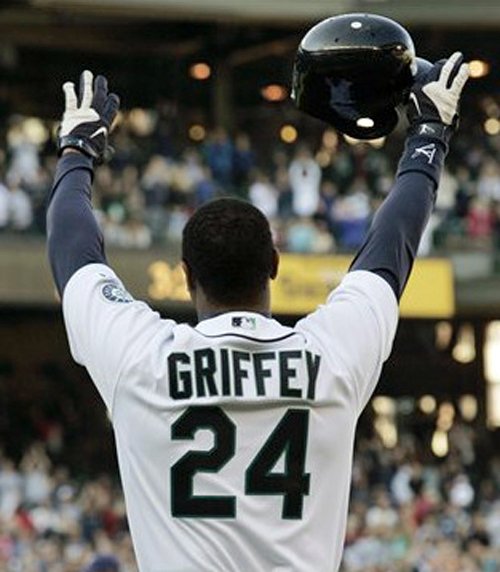 Congrats to the kid.  You made this game look easy #KenGriffeyJr #MLBHallofFame #MLBHoF <a href="/Mariners/">Seattle Mariners</a> @BaseballHall