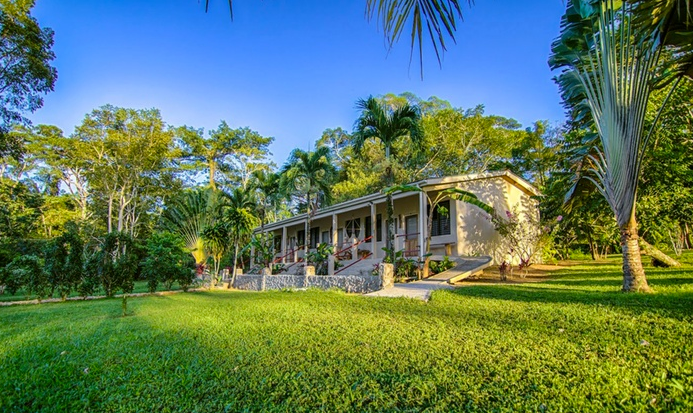 BestFamilyTrips's tweet photo. Stay with Optional Zipline Tour at Bocawina Rainforest Resort &amp; Adventures in Belize https://t.co/ZHRVGIvEwC https://t.co/tACNWMS0n0