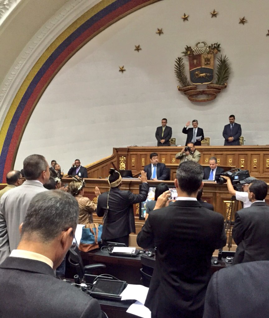JuanPGuanipa's tweet photo. En este momento acaban de ser juramentados los diputados del estado Amazonas. #Somos112 https://t.co/QY5MDVIcZl