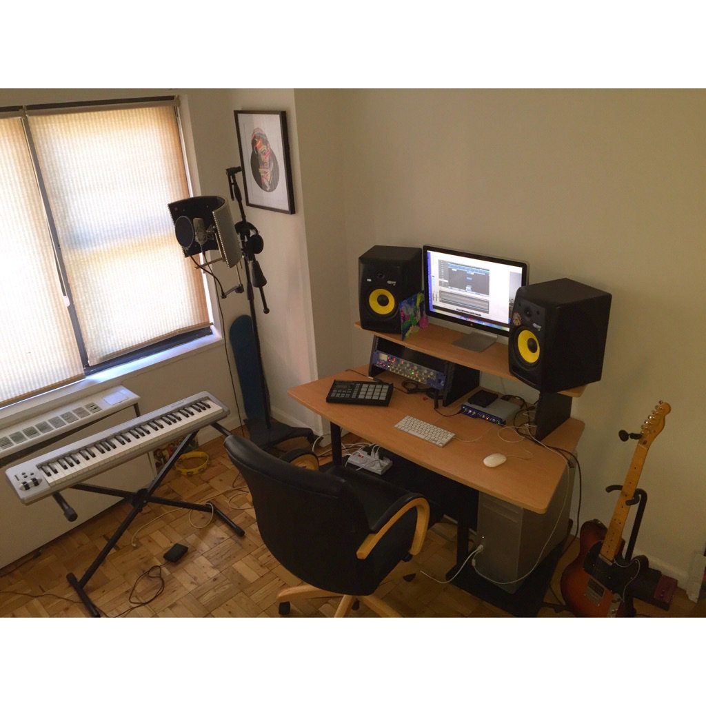 Multi talented @jaredevan with the sick home studio set up. So cozy. #mysetupsick