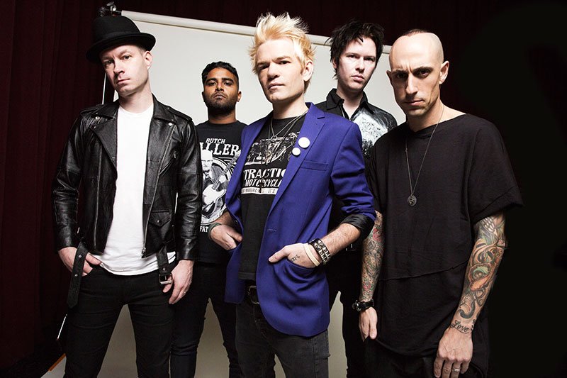 Sum 41 >> álbum "13 Voices‬" CYEFzAbWEAAziZu