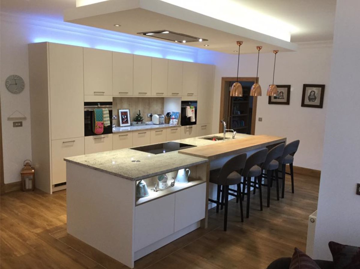 SignatureFin's tweet image. Another fantastic living space created by @SignatureFin. #quality #kitchen #template #installation #solidsurfaces