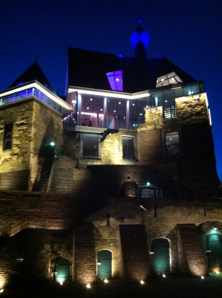 Vanavond nieuwjaarsbijeenkomst met @unetovni leden bij <a href="/DeKeverberg/">Kasteel De Keverberg</a> te Kessel. 
Heerlijke buffet van <a href="/LemongrassAT/">Antoine Teeuwen</a>