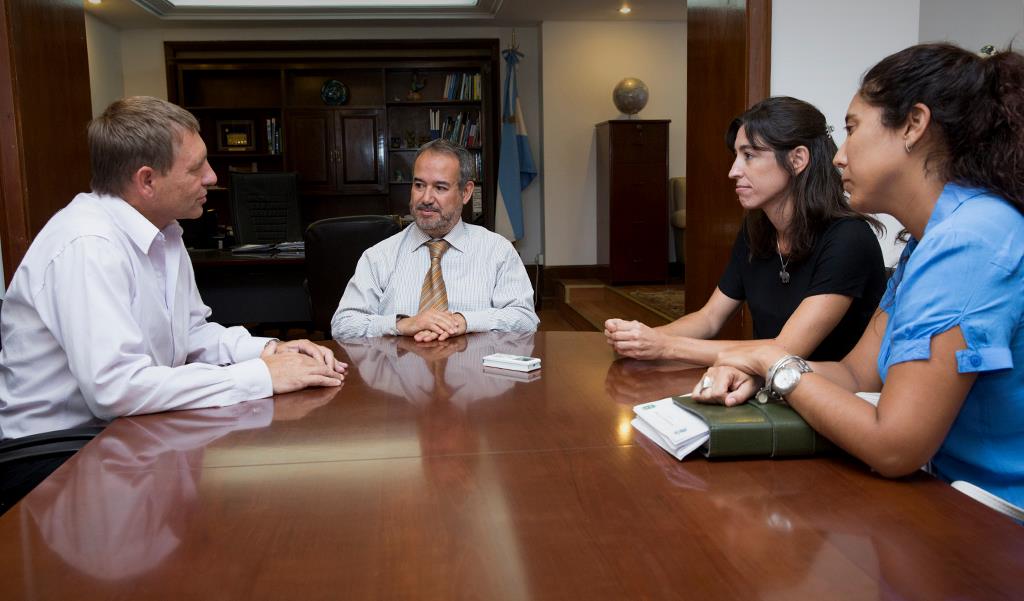 astegianolour's tweet photo. El secretario Moro se reunió con el intendente de Las Parejas Horacio Compagnucci y referentes del @ceplalasparejas https://t.co/ahGywZ3yxa