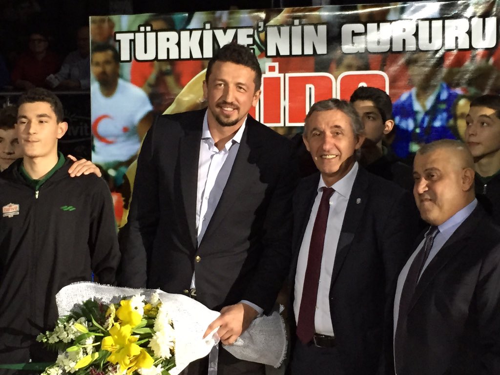 Great first win #Eurocup @fcb_basketball and wishing Hidu all the best #turkoglu