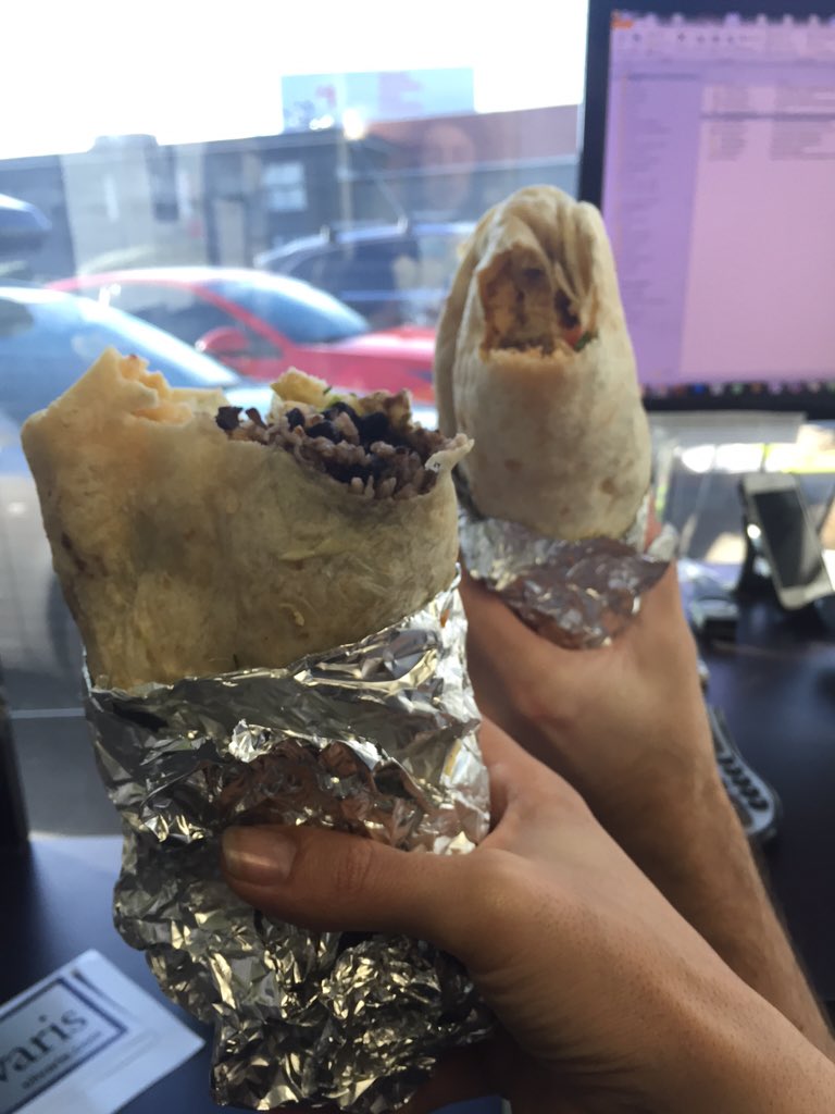 Honest_Jer's tweet photo. First burrito of 2016! #teamburrito @ejayodonnell @joeybrezinski 🌯🌯🌯🌯🌯 https://t.co/fJoK2jGmQg