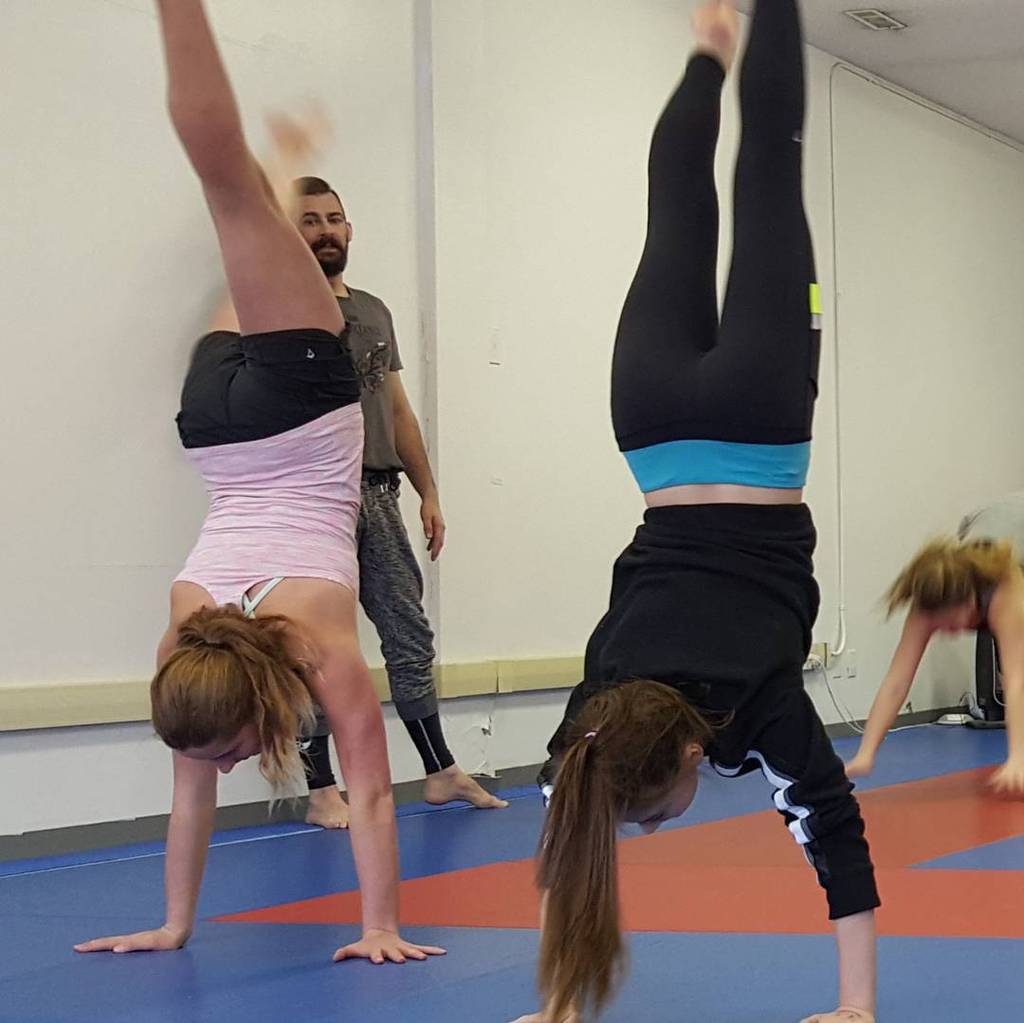 VimyAcademy's tweet image. Just standing on our hands as #VimySportFit 8 warms up for Brazilian Jiu Jitsu with @andrewgummer. #vimyproud #at