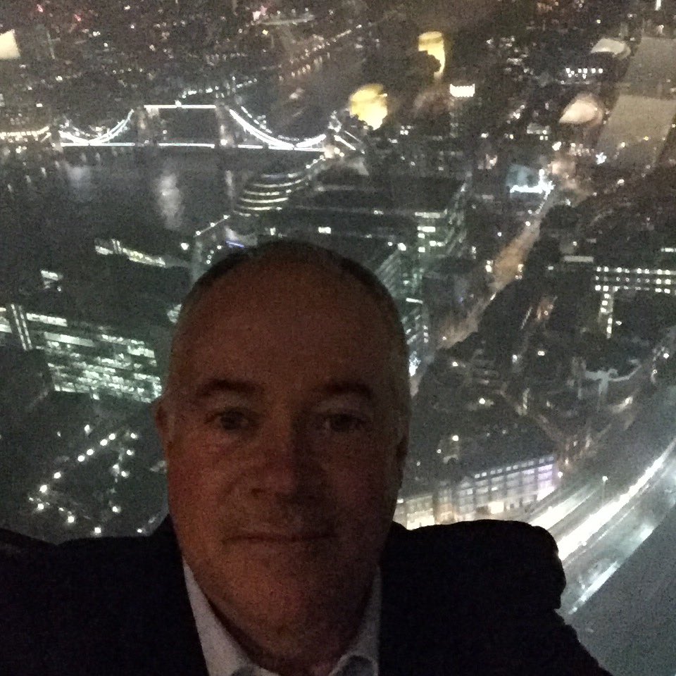 Fittoswan's tweet photo. Long way down #NotSuperImposed #genuine #veryhighup https://t.co/FB7CwHo5i7