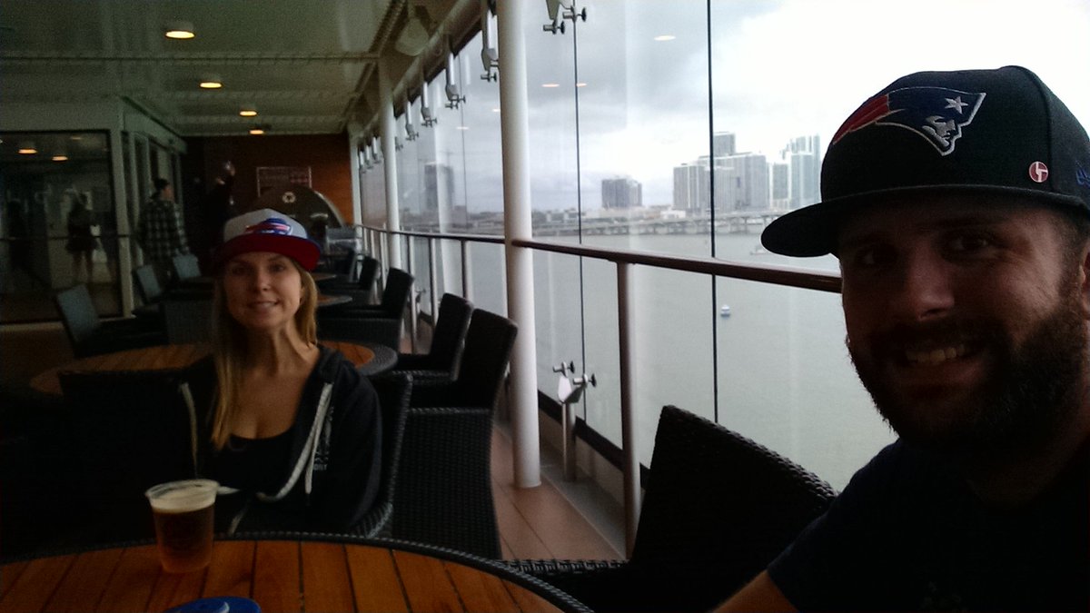 terruntz's tweet photo. Just checking in from Jam Cruise! Life is good!
#Confro #Slay https://t.co/q4H4P7Y7Cv