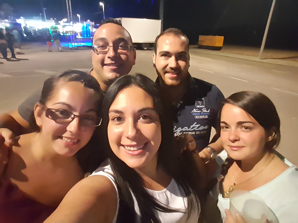 AnnaBravo11's tweet photo. Gentuzaaaa se os hecha de menos, dejaros ver por el pueblo 😉😉 https://t.co/pGppkIiO0Q