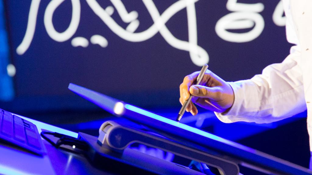 intel's tweet photo. .@shantell_martin uses #VR brushes to create a real masterpiece for Intel guests. #CES2016 https://t.co/tzxqhU55ZA