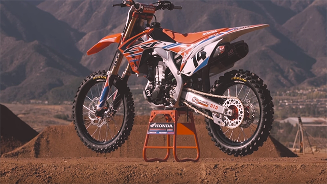 VitalMX's tweet photo. Video: 2016 Team Honda HRC - @coleseely14 @TreyCanard 
https://t.co/LROsnmCx0N https://t.co/1TTYMGBI9s