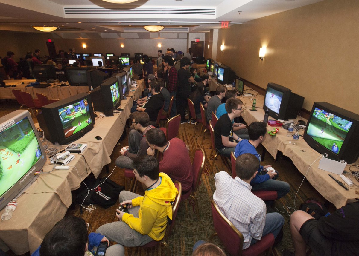GamesDoneQuick's tweet photo. You casual? 20 man Super Mario Sunshine Race in the Causal room at #AGDQ2016 https://t.co/Efv9UKCDQP