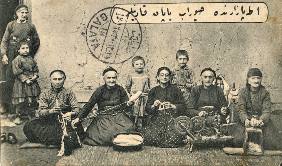 ''ADAPAZARI'NDA ÇORAP YAPAN KADINLAR''