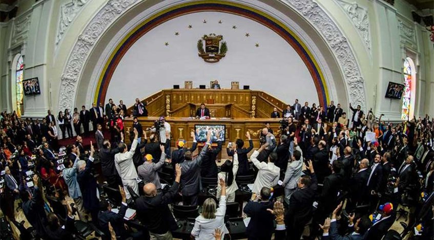 globovision's tweet photo. AN juramenta a diputados impugados por el TSJ  https://t.co/LoPRJ8CmI4 https://t.co/gdyp2SB5Ib