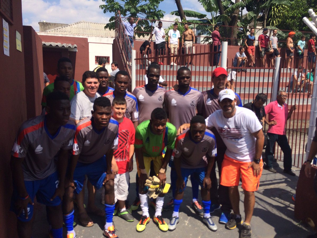 Cleitonbrfutsal's tweet photo. uma historia de vida e superação, conhecemos o time de perolas negra do haiti muito bacana a equipe https://t.co/SipJ7u6K1N