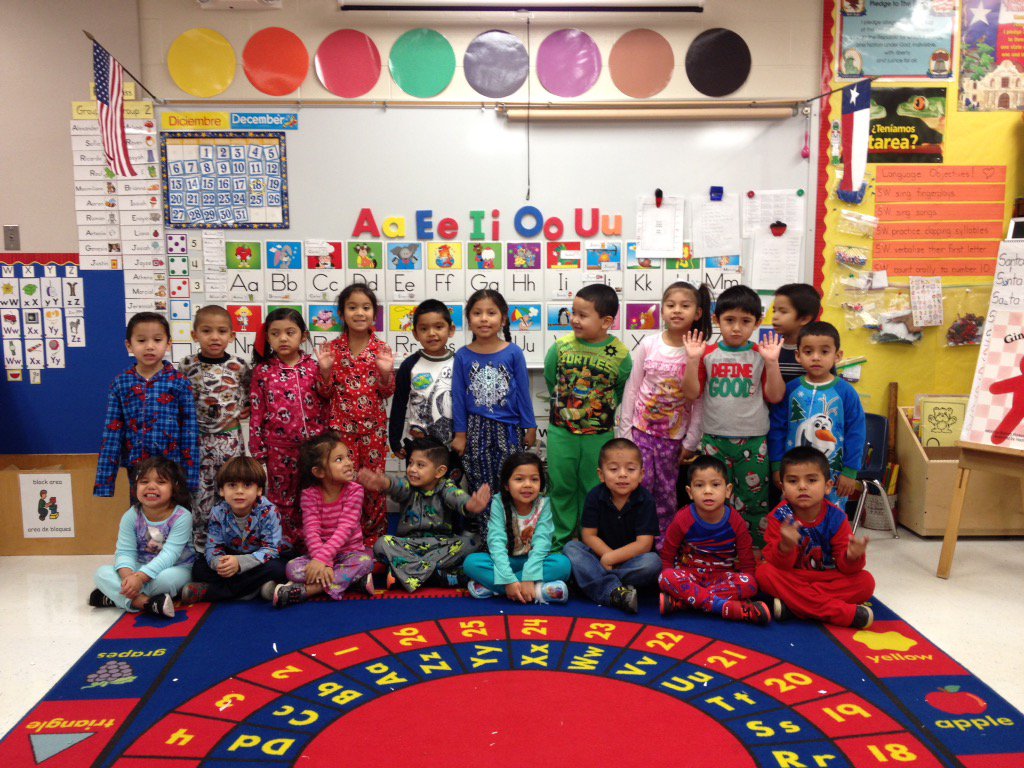 EsparzaPreK's tweet photo. Christmas Fun!@Cross3rd https://t.co/R4GxFEG9DP