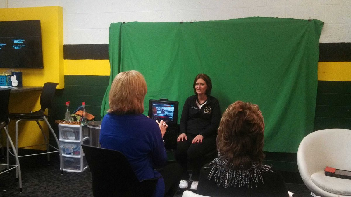 mla5267's tweet photo. Great PD teachers using Touchcast to create newscasts. #hedding #edtech https://t.co/IyIjmKaUBD