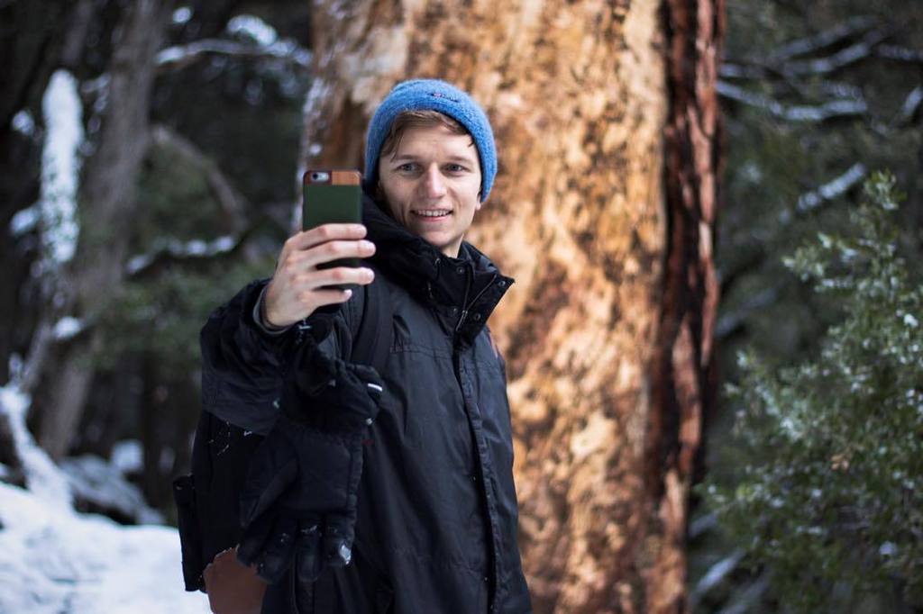 vadimmialik's tweet photo. Got a sweet @tmbrs case, wanted to see if it would blend 🌀 #yosemitewinter #willitblend pc… https://t.co/ZLx6or3eXT https://t.co/y66Kpwg0y9