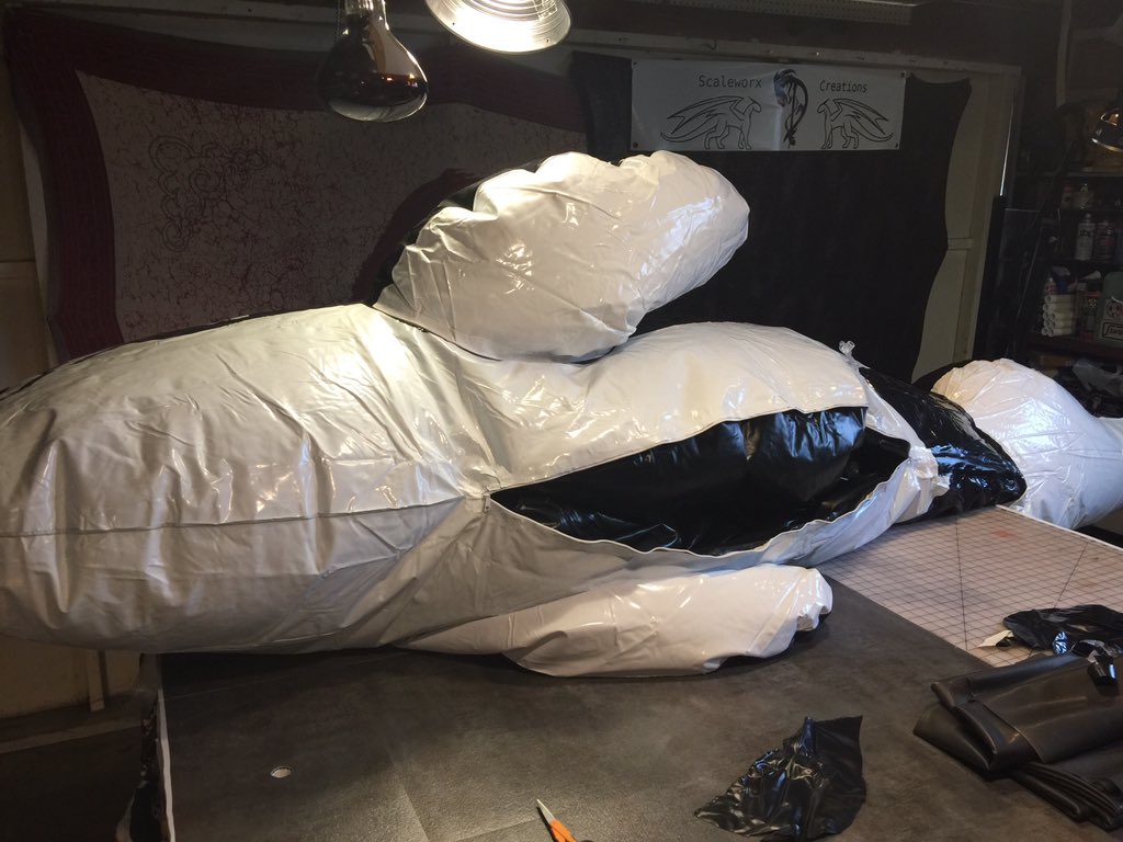 Takudragon's tweet photo. *mad scientist laugh* The 3 meter orca has been converted! now he needs a victim!! #funthingstomake https://t.co/X1MlBvbuoX
