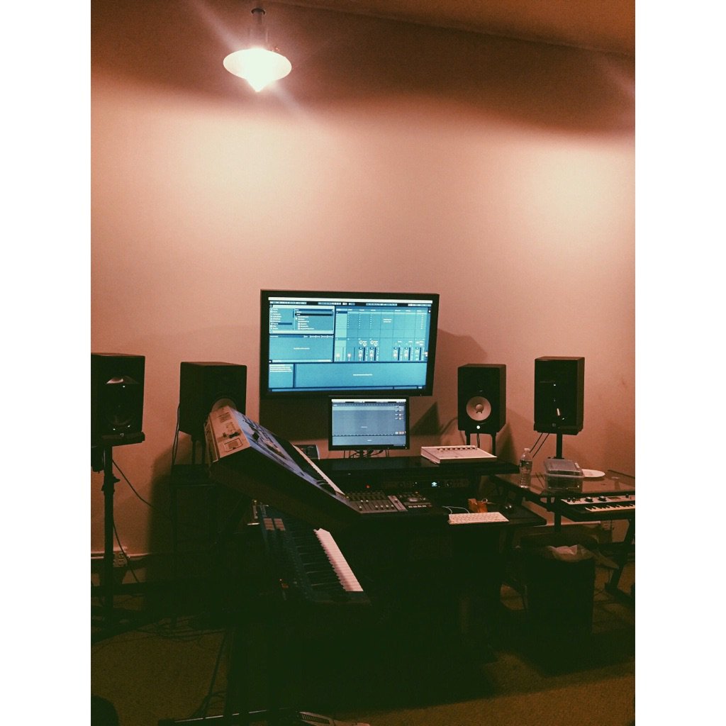 . @lcamino_ with the nice clean set up. 2 screens is always helpful. Sick. #mysetupsick