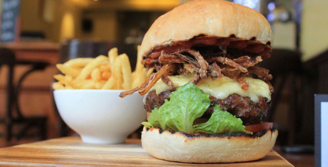 WEEKEND WARMER.
WIN A ROUND OF BURGER AND FRIES FOR 4 GUYS
RT TO WIN. WINNER AT 5PM TONIGHT
OH GO ON THEN..........