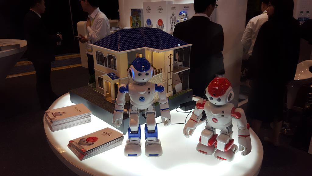 AVMag's tweet image. And the Smart things continue. Imagine IoT through your robot. It&apos;s about to happen #CES2016 #avtweeps #crazygeek