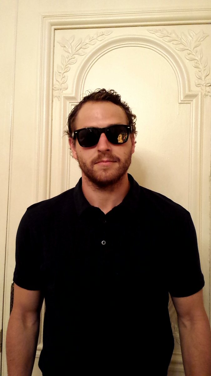 NHLBlackhawks's tweet image. Doors are open! Walking into the @UnitedCenter like