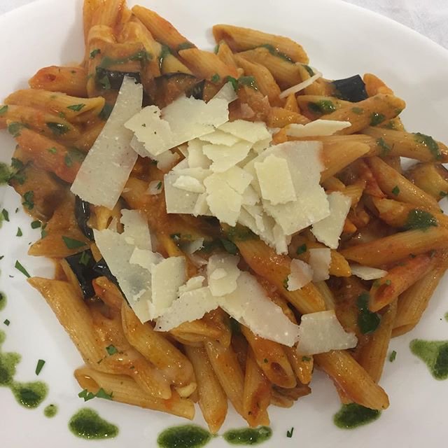 RenosNottingham's tweet photo. #pasta alla norma#tomato sauce#aubergine#pesto#parmesan flakes # : @renosrestaurant https://t.co/2toxbcpMDD
