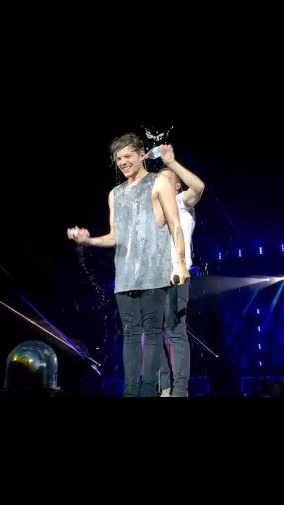 xtlouis_'s tweet photo. @Grown1DARG #VideoMTV2015 One Direction https://t.co/BeYLBXIb0X