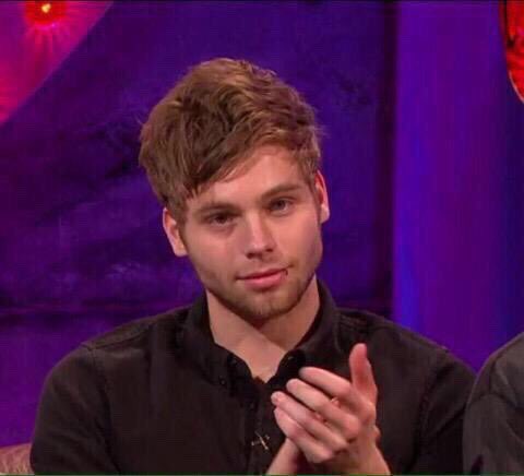 colorsof5sos's tweet image. luke // purple &amp;amp; pink glow