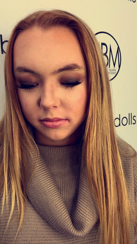 valarie_16's tweet photo. Tonight's makeup 🤘🏼😍😍 #makeup #contour #somkey #love https://t.co/32viaNjwo9