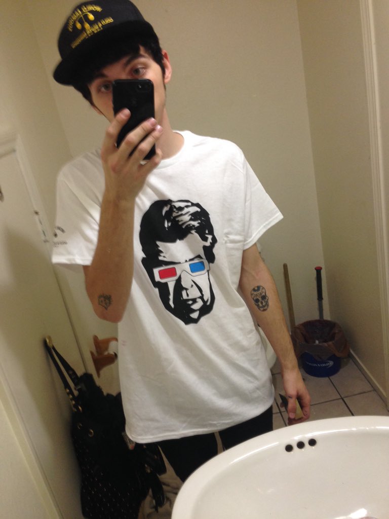 whoeusbsknsi's tweet photo. we got a bunch of new shirt styles in at the pawn shop 😛 come buy them out or somethin #gspawn #pawnstars https://t.co/DSnn06Hbai