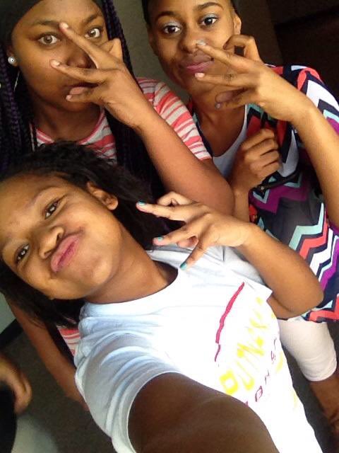 laaashaae_'s tweet photo. @vlcxo_ @cade_kyla my bitches bang blood ❤️👌🏼 https://t.co/wH5YLCP3lP