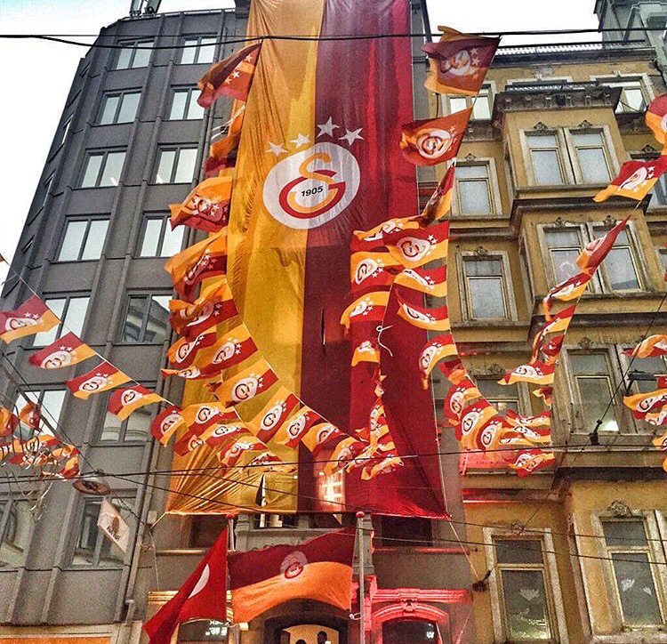 GalatasaraySK's tweet photo. Günaydın #Galatasaray Ailesi! https://t.co/zpWcnbk3BK