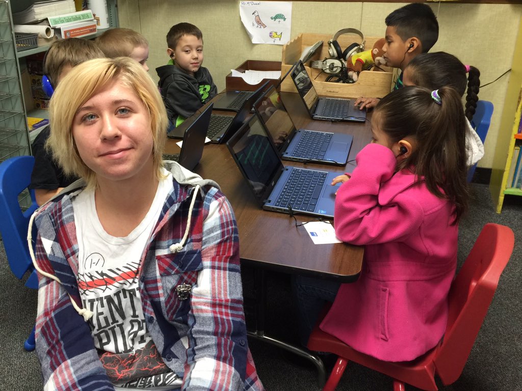 dream_haikus's tweet photo. I'm loving my new Chromebooks and my special guest helper❗️ @NMcCammond21 https://t.co/yMAoCUIpbs