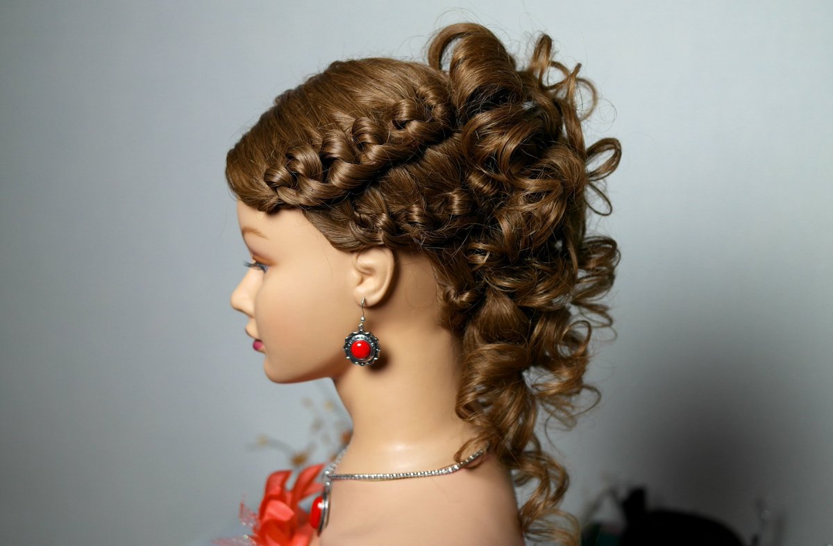 TutorialHairST's tweet image. Knotted coiffure for medium lengthy hair with curls is.gd/g4s37u