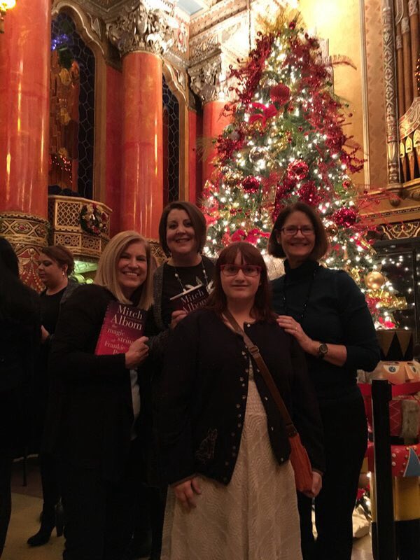 BethRajkovich's tweet photo. @OIAMKim @SawyerFrdrx #stringsofFrankiePresto. Met Sawyer, mom, and so many other amazing people & some #TeamSawyer https://t.co/kHR9ZzVmDG