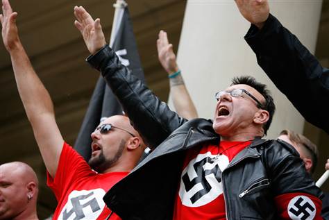 SRAntiFascism's tweet photo. #NeoNazi #RacistViolence&
#RacistMurder #InTheWorld,
#WorseThan #ItsEverBeen
https://t.co/y7sINl8brb
#ViolentRacism https://t.co/8Ghv8ly8hJ