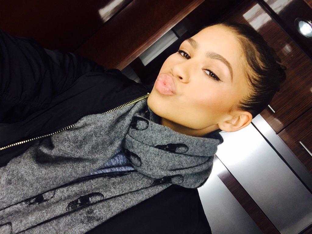 perfectionpix's tweet photo. #breathlessperfection #takeyobreath #goddess #queen #sexycutie #flawless #WCW #humpday @Zendaya #selfiegameonpoint https://t.co/ueZIQesbco