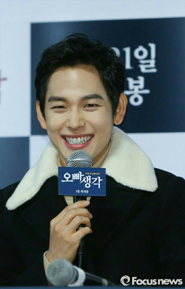 어제급하게식사를마치고올라갔다가불미스러운사고가있었습니다.매사에신경쓰지못하고부족한모습보여드려죄송합니다.사진출처:focusnews(기자님감사합니다.눈치챘음에도불구,일부러말끔한사진만올려주신기자님들도감사합니다^^)