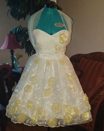 01ravenbombshel's tweet photo. Who needs a #spring #partydress or #weddingdress #pinup #pinupstyle #handmade #vintagestyle #yellowsprings #ohio https://t.co/V9Zxbrtqhl