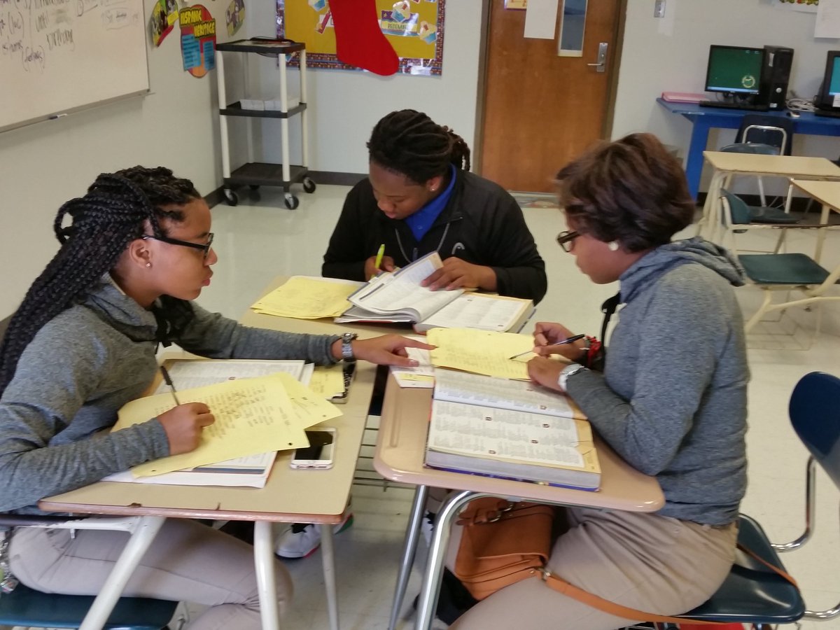 ladylanguage411's tweet photo. I LOVE these moments! #spanish1 #6thblock #grindtime #collabo Saw that camera come out and everything got quiet! 😂 https://t.co/QosF1vChEJ