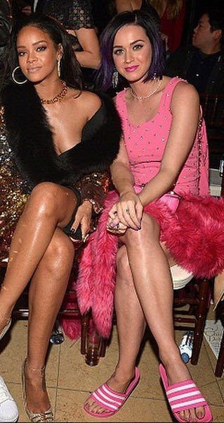 CADUexp's tweet photo. BRAZIL LOVES RIHKATY
Quem mais sente falta delas juntas ? #NavyCat https://t.co/qvgvcMBnEN