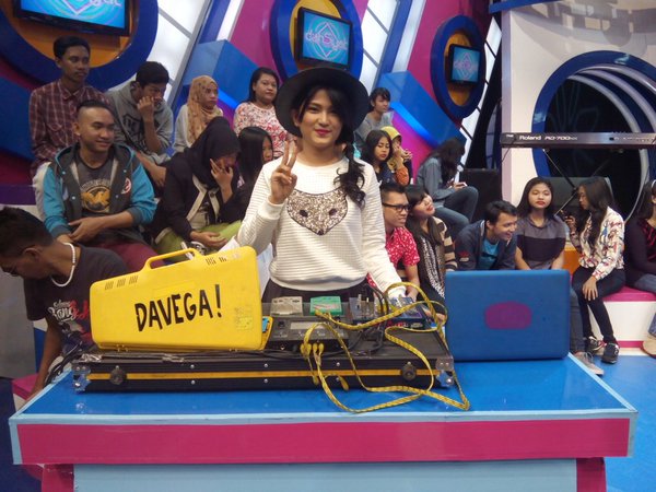 .<a href="/natashacdavega/">DAVEGA</a> dj cantik bikin pagi kamu makin semangat! Iya gak? :D #dahSyatMelodiCinta