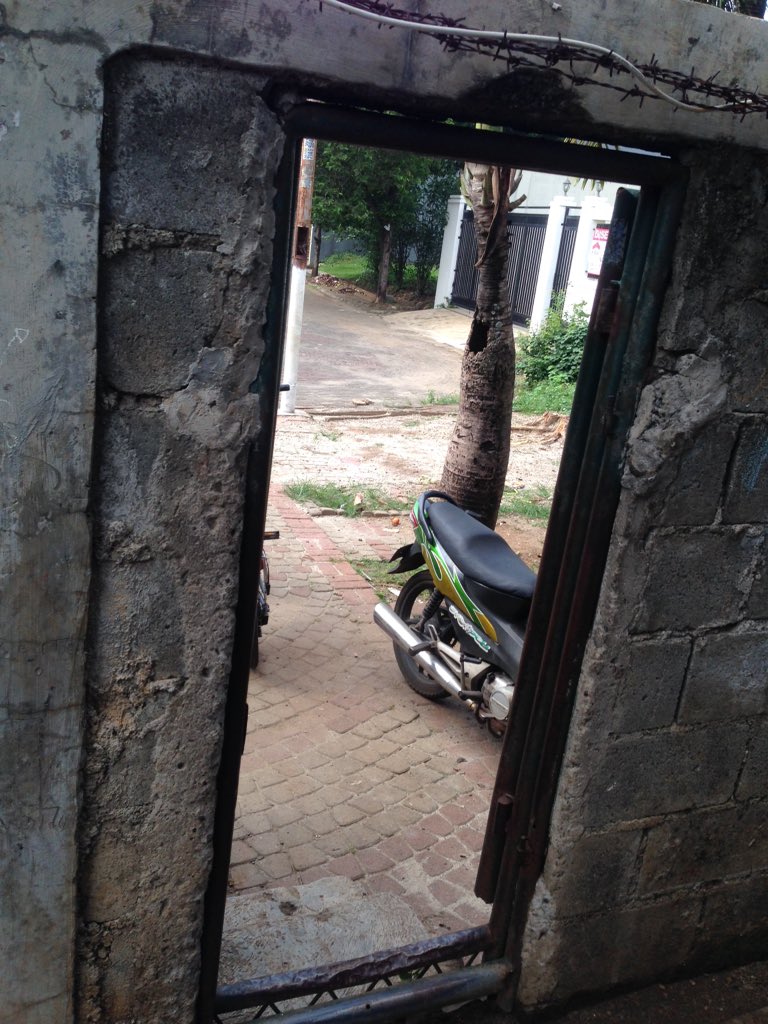 Nabiilayumna's tweet photo. Sepedahan sambil melihat "lubang-lubang cacing" #DuniaParalel @labtanya @kampungnesia https://t.co/wtiJ1AxKxv